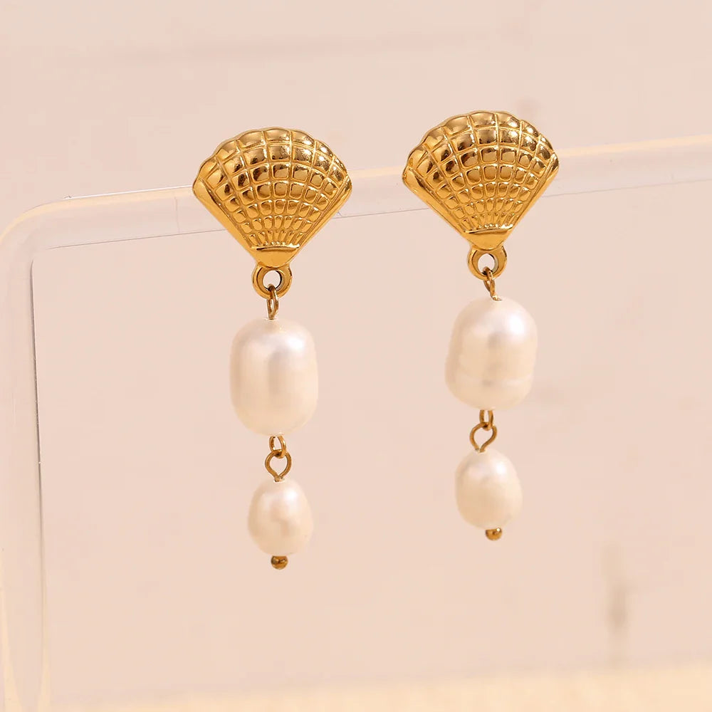 Aretes Borla Perla con Concha Dorada